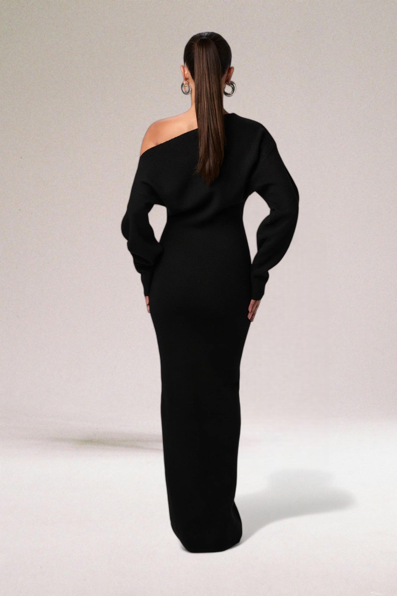 Vera Classe™ | L'intramontabile abito a spalle scoperte