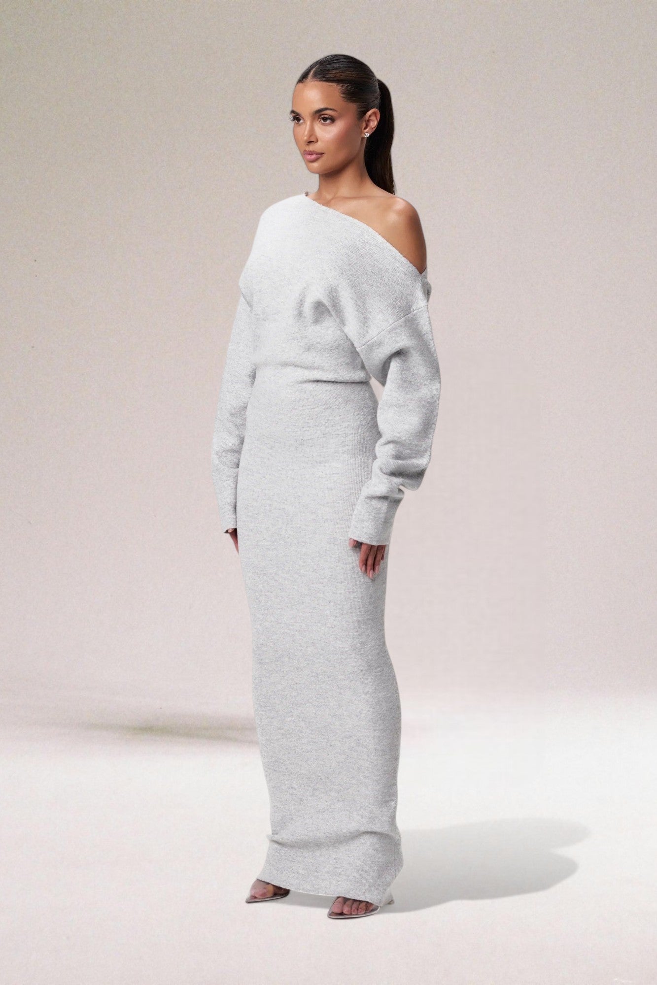 Vera Classe™ | L'intramontabile abito a spalle scoperte