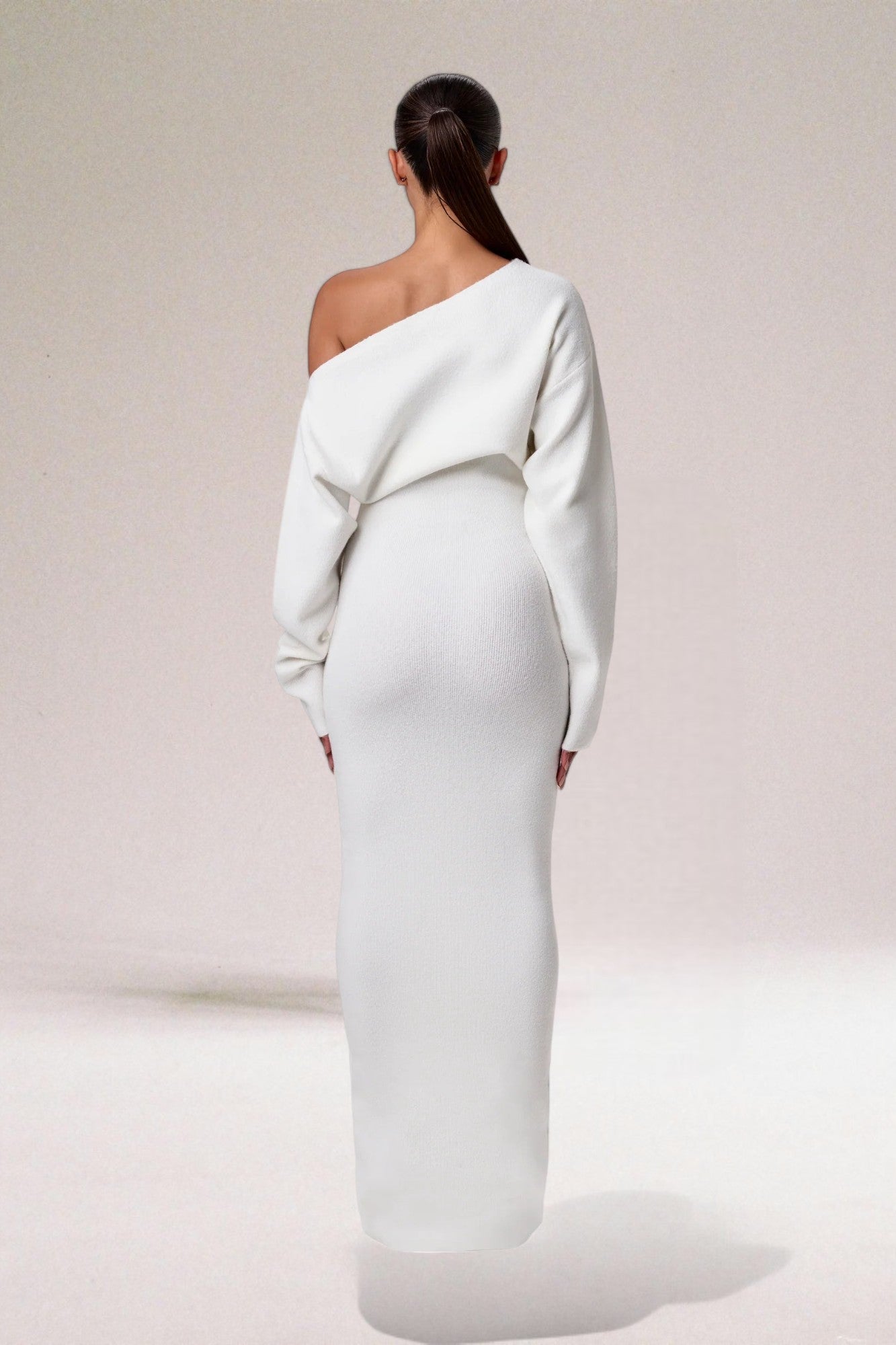 Vera Classe™ | L'intramontabile abito a spalle scoperte