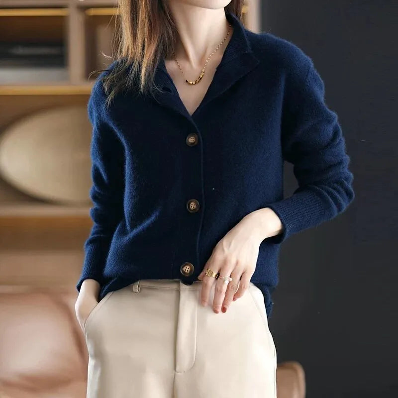 Vera Classe™ | CARDIGAN MORBIDO CON CHIUSURA A BOTTONI