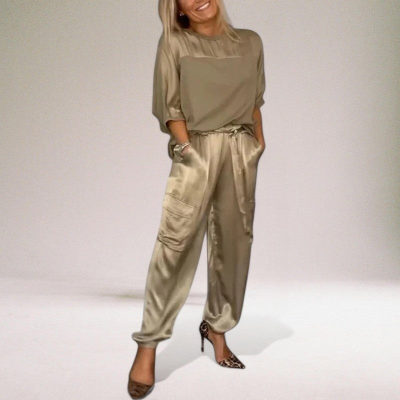 Vera Classe™ | L'elegante abito da salotto in raso