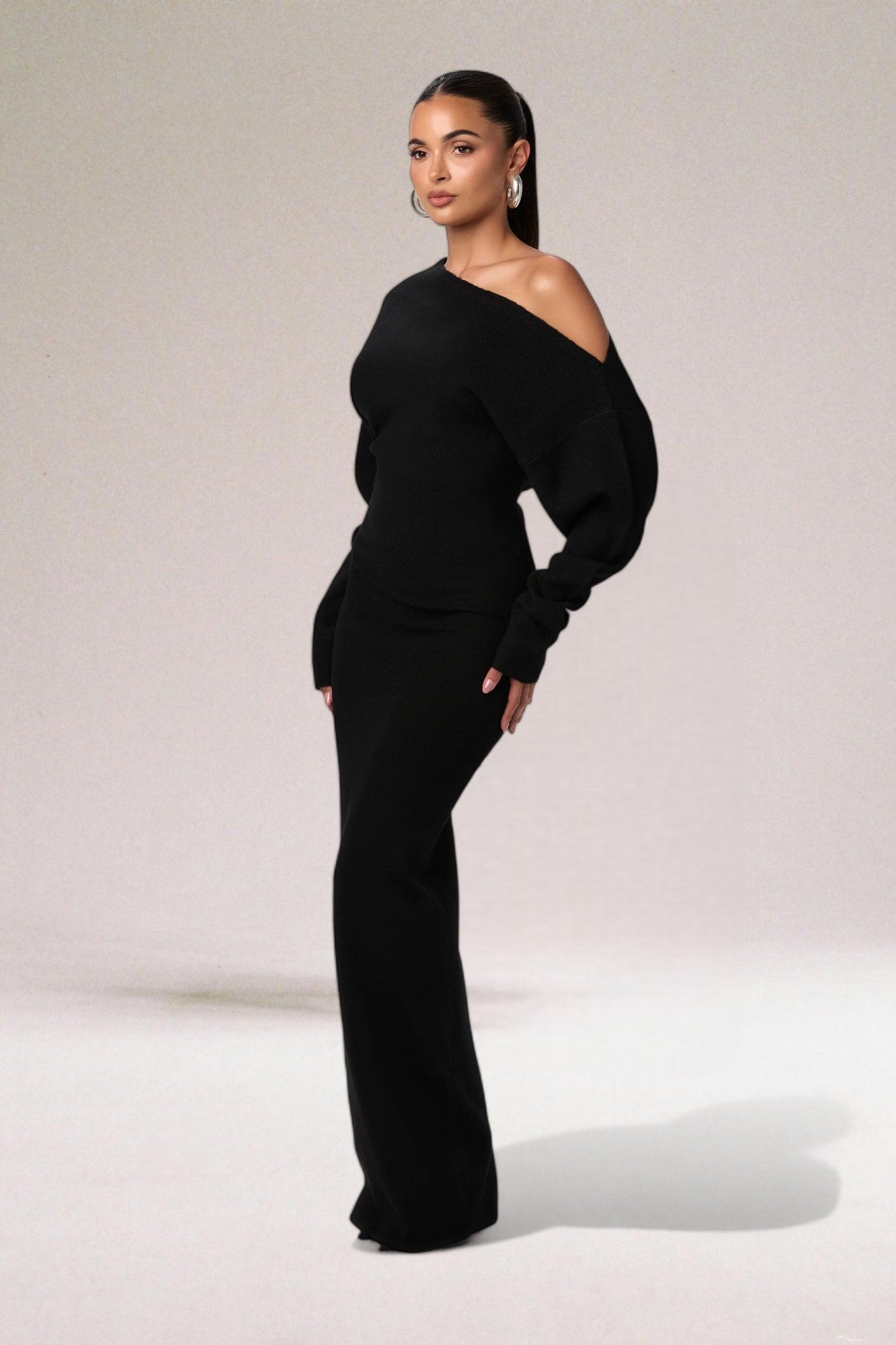 Vera Classe™ | L'intramontabile abito a spalle scoperte