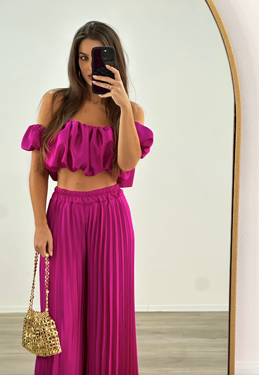 Vera Classe™ | Set due pezzi con top off-shoulder e pantaloni a pieghe