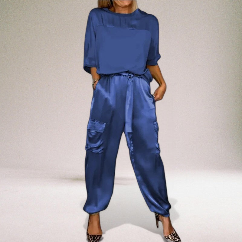 Vera Classe™ | L'elegante abito da salotto in raso